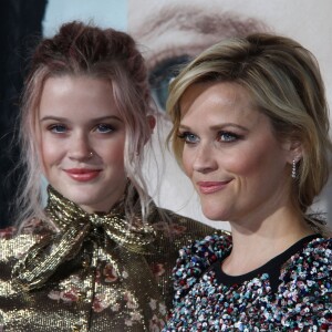 Ava Elizabeth Phillippe et sa mère Reese Witherspoon à la première de la série ‘Big Little Lies' au théâtre Chinois à Hollywood, le 7 février 2017