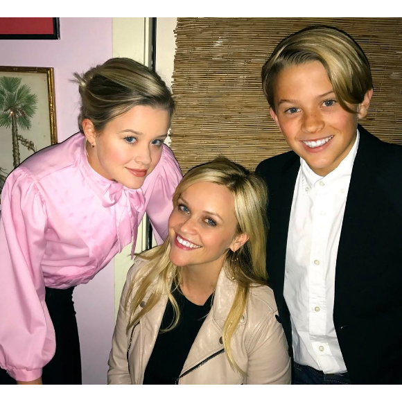 Reese Witherspoon entourée de ses enfants Ava (17 ans) et Deacon (13 ans) pour son anniversaire le 22 mars 2017