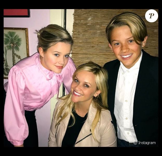 Reese Witherspoon entourée de ses enfants Ava (17 ans) et Deacon (13 ans) pour son anniversaire le 22 mars 2017