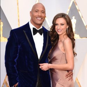 Dwayne "The Rock" Johnson et sa compagne Lauren Hashian - Les célébrités arrivent à la 89ème cérémonie des Oscars au Hollywood & Highland Center à Hollywood, le 26 février 2017. © Lisa O'Connor/Zuma Press/Bestimage