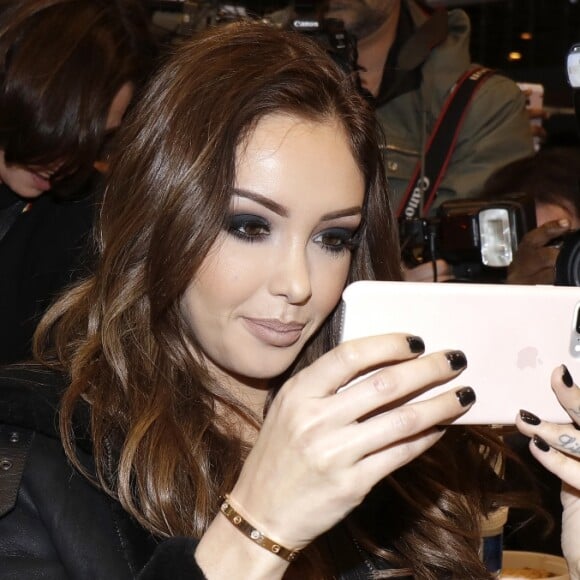 Nabilla Benattia au 32ème Salon du Livre à la Porte de Versailles à Paris, le 25 mars 2017. © Cédric Perrin/Bestimage