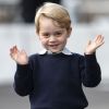 Le prince George de Cambridge lors du départ de sa famille du Canada, le 1er octobre 2016 à Victoria, après leur visite officielle.
