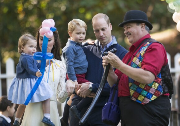 Le prince George de Cambridge en famille lors d'une fête pour enfants le 29 septembre 2016 à la Maison du Gouvernement à Victoria au Canada.