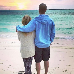 Pour le sixième anniversaire de son mariage avec Jim Toth, Reese Witherspoon a publié dimanche 26 mars une photo romantique du couple sur son compte Instagram.