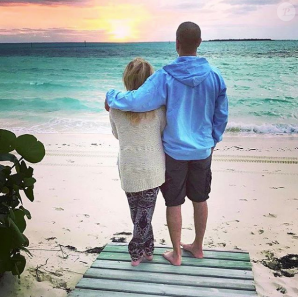 Pour le sixième anniversaire de son mariage avec Jim Toth, Reese Witherspoon a publié dimanche 26 mars une photo romantique du couple sur son compte Instagram.