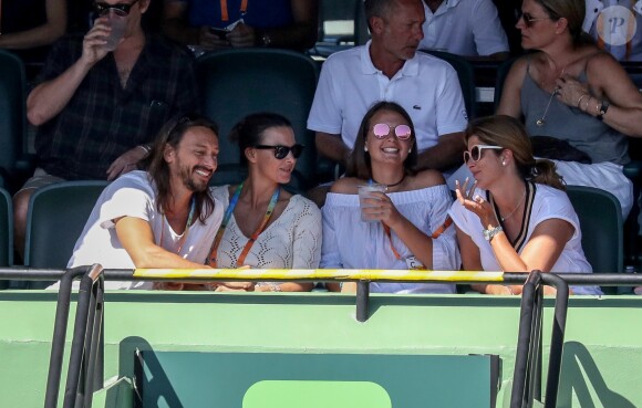 Bob Sinclar, sa femme Ingrid et Mirka (Miroslava) Vavrinec-Federer dans les tribunes lors du Master 1000 de Miami à Key Biscayne, Floride, Etats-Unis, le 27 mars 2017.