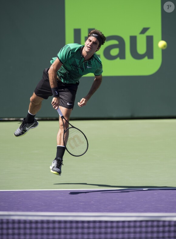 Roger Federer bat Juan Martin Del Potro lors du Master 1000 à Miami en Floride le 27 mars 2017.