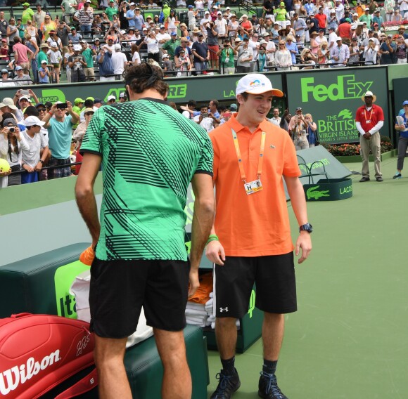 Roger Federer bat Juan Martin Del Potro lors du Master 1000 à Miami en Floride le 27 mars 2017.