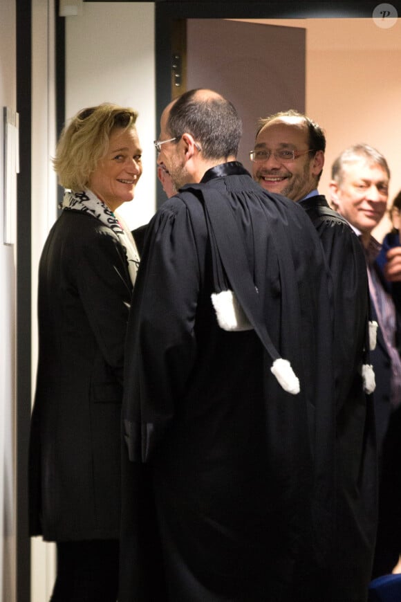 Delphine Boël et son avocat Maître Marc Uyttendaele arrivant devant la 12e chambre du tribunal civil de Bruxelles pour une procédure en contestation de paternité de Jacques Boël, son père légal, et une procédure en reconnaissance de paternité du roi Albert II de Belgique le 21 février 2017.