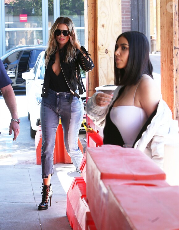 Kim Kardashian et Khloe Kardashian sont allées déjeuner à Culver City, Le 31 mars 2017
