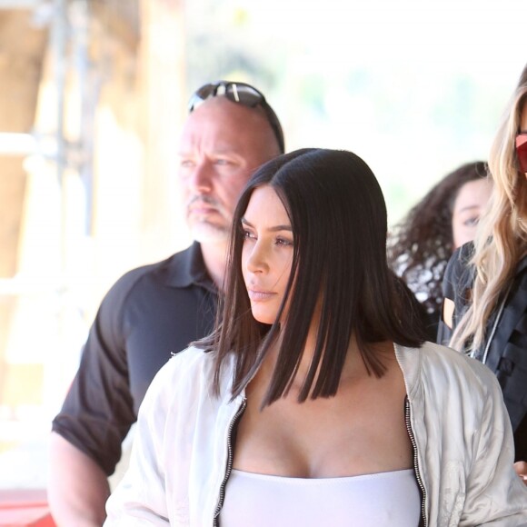 Kim Kardashian et Khloe Kardashian sont allées déjeuner à Culver City, Le 31 mars 2017