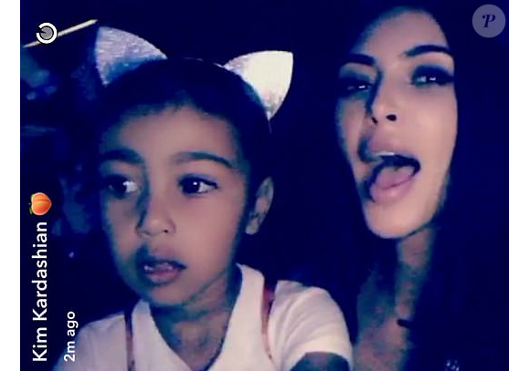 Kim Kardashian et sa fille North West au concert d'Ariana Grande à Los Angeles le 31 mars 2017