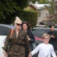 Gwen Stefani fait du shopping avec son fils Kingston Rossdale et une amie chez Whole Foods à Studio City, le 5 mars 2017