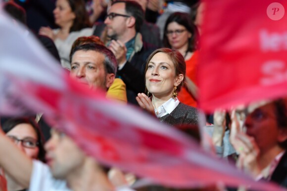 Gabrielle Guallar, la compagne de Benoit Hamon, assiste au meeting de Bercy à l'AccorHotels Arena à Paris, France, le 19 mars 2017.