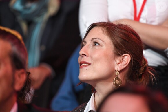 Gabrielle Guallar, la compagne de Benoit Hamon, assiste au meeting de Bercy à l'AccorHotels Arena à Paris, France, le 19 mars 2017.