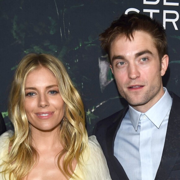 Sienna Miller et Robert Pattinson lors de la première de The Lost City of Z aux ArcLight Cinemas Hollywood, Los Angeles, le 5 avril 2017.