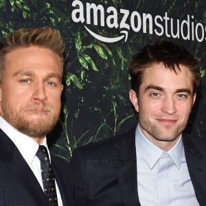 Charlie Hunnam et Robert Pattinson lors de la première de The Lost City of Z aux ArcLight Cinemas Hollywood, Los Angeles, le 5 avril 2017.