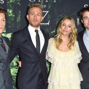 Tom Holland, Charlie Hunnam, Sienna Miller, Robert Pattinson lors de la première de The Lost City of Z aux ArcLight Cinemas Hollywood, Los Angeles, le 5 avril 2017.