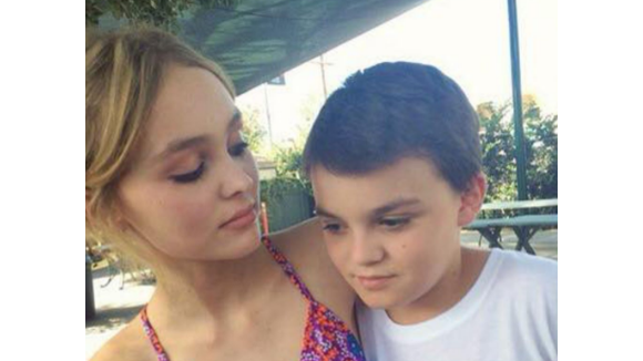 Lily-Rose Depp fête avec humour les 15 ans de son petit frère Jack, "le roi"