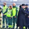 Le roi Carl Gustav de Suède - La famille royale de Suède remercie les services de secours et les services de sécurité, après la minute de silence devant l'Hôtel de Ville en hommage aux victimes de l'attentat de Stockholm, qui a fait 4 morts et 15 blessés. Le 10 avril 2017