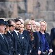 Le roi Carl Gustav, la princesse Victoria, le prince Daniel, le prince Carl Philip et la princesse Sofia (Hellqvist) de Suède - La famille royale de Suède lors de la minute de silence devant l'Hôtel de Ville en hommage aux victimes de l'attentat de Stockholm. Le 10 avril 2017