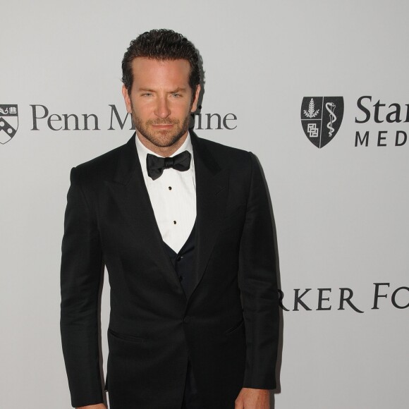 Bradley Cooper à la soirée caritative Sean Parker (The Parker Institute for Cancer Immunotherapy) à Beverly Hills, le 13 avril © Birdie Thompson/AdMedia via Bestimage  Arrivals for the Sean Parker Foundation Launch of The Parker Institute for Cancer Immunotherapy held at a Private Residence. April 13, 2016 - Beverly Hills, CA, United States13/04/2016 - Beverly Hills