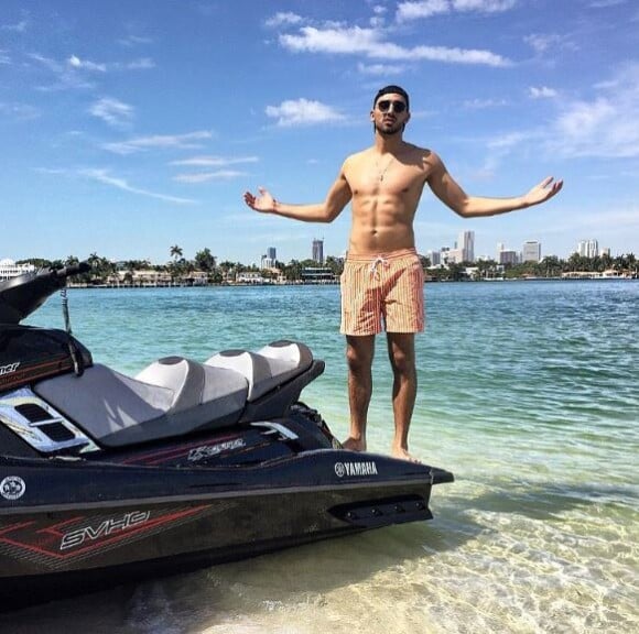Anthony Alcaraz des "Anges 9" torse nu à Miami - Instagram, 2017