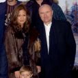  Phil Collins sa femme Orianne et son fils Nicolas lors de la Projection du dernier film de Walt Disney Frere Des Ours au POPB, le 17 janvier 2004 © Serge Arnal 