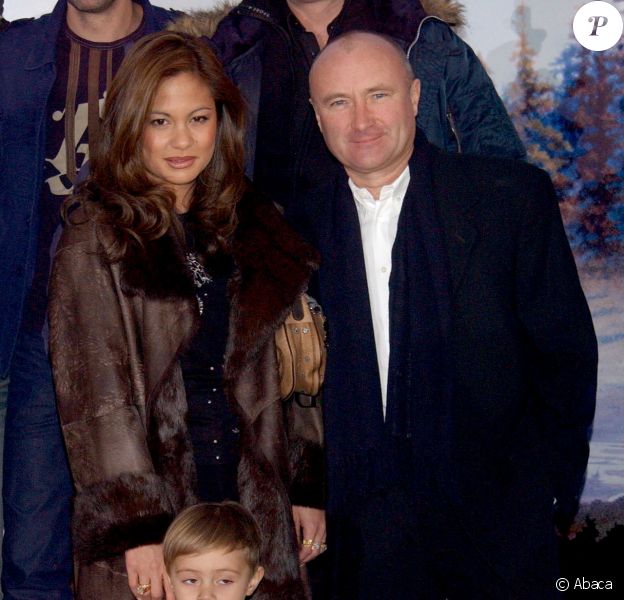 Phil Collins sa femme Orianne et son fils Nicolas lors de la Projection du dernier film de Walt Disney Frere Des Ours au POPB, le 17 janvier 2004 © Serge Arnal