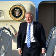 Le président américain Donald Trump arrive, à bord de l'avion Air Force One, à l'aéroport de Miami. Le 13 avril 2017