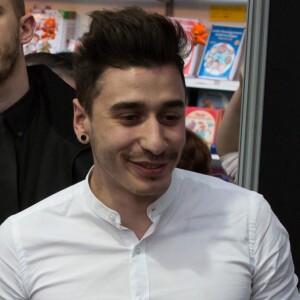 Exclusif - EnjoyPhoenix (Marie Lopez) dédicace son livre "Carnet de routes " à la foire du livre de Bruxelles, Belgique, le 10 mars 2017.