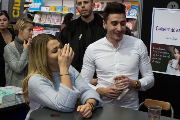Exclusif - EnjoyPhoenix (Marie Lopez) dédicace son livre "Carnet de routes " à la foire du livre de Bruxelles, Belgique, le 10 mars 2017.