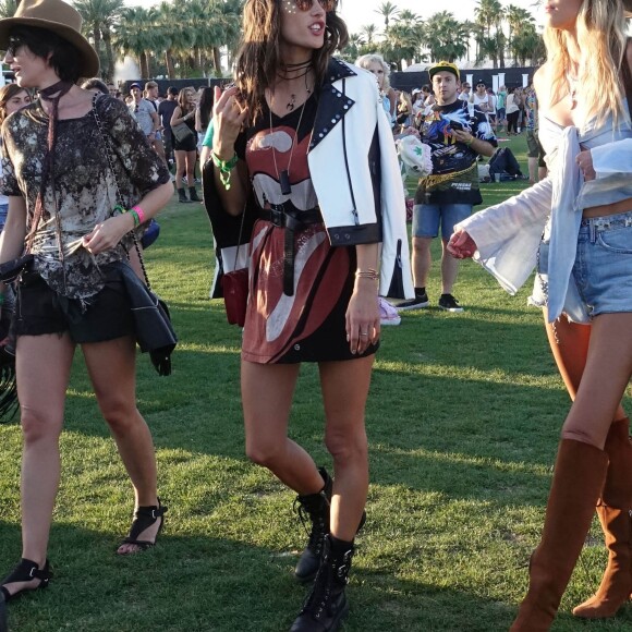 Alessandra Ambrosio et des amies à l'ouverture du festival de Coachella à Indio, le 14 avril 2017.