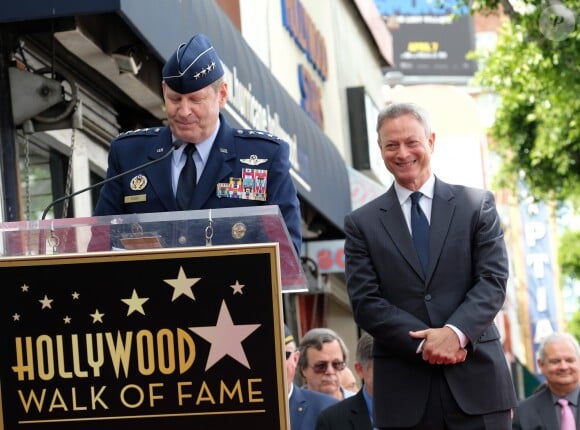 Général Robin Rand et Gary Sinise - Gary Sinise reçoit son étoile sur le Walk of Fame à Hollywood, le 17 avril 2017 © Chris Delmas/Bestimage