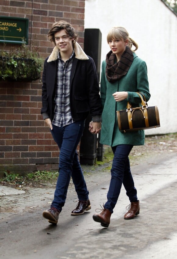 Exclusif - Taylor Swift et Harry Styles vont dejeuner en amoureux pour les 23 ans de la chanteuse, a Cheshire, le 13 decembre 2012.