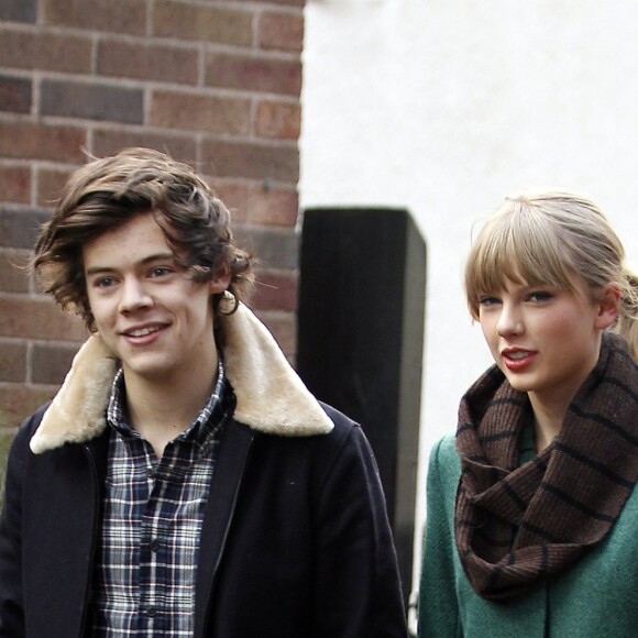 Exclusif - Taylor Swift et Harry Styles vont dejeuner en amoureux pour les 23 ans de la chanteuse, a Cheshire, le 13 decembre 2012.