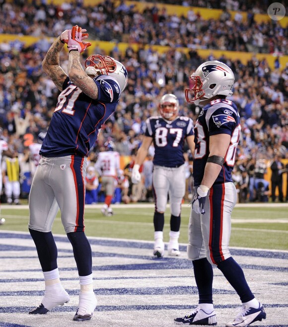 Aaron Hernandez célèbre son touchdown lors du Super Bowl XLVI au Lucas Oil Stadium d'Indianapolis, le 5 février 2012