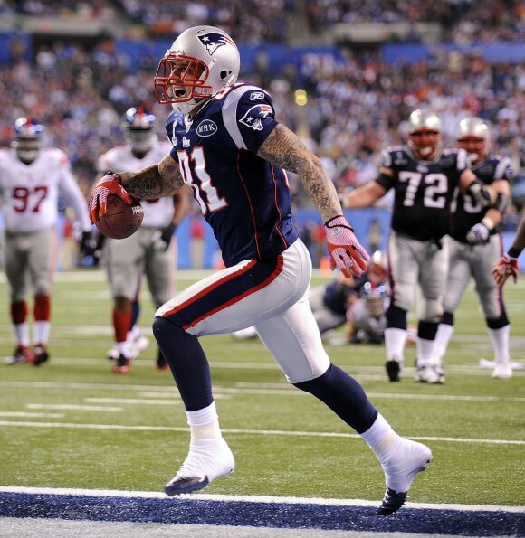 Aaron Hernandez sous le maillots des Patriots de New England au Super Bowl XLVI au Lucas Oil Stadium d'Indianapolis, le 5 février 2012