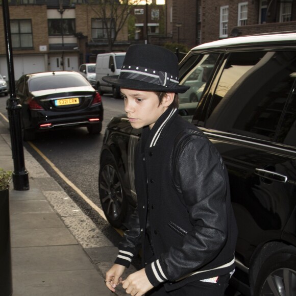 Romeo Beckham - Victoria Beckham fête son titre d'OBE à la Casa Cruz, avec sa famille et ses proches. Londres, le 19 avril 2017.