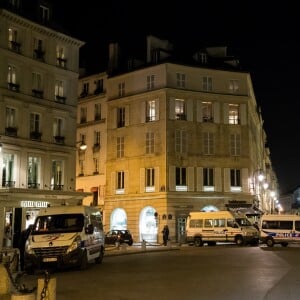 Exclusif - Des renforts sont en place devant l'Elysée et la Place Beauvau suite à l'attaque terroriste des Champs-Elysées. Le terroriste a été abattu après avoir ouvert le feu sur un véhicule de police, faisant 1 mort et 2 bléssés chez les policiers et blessant également un passant. L'attaque a peu de temps après été revendiquée par le groupe terroriste Etat Islamique (EI, Daech). Paris, le 20 avril 2017.