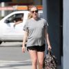 Exclusif - Amanda Seyfried (enceinte) se promène dans les rues de Santa Monica. Le 14 mars 2017