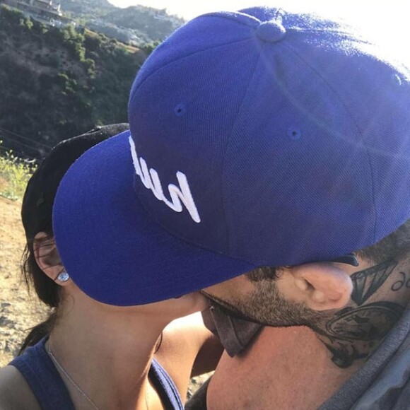 Demi Lovato et son chéri Guilherme Vasconcelos échangent un baiser sous le soleil de Los Angeles le 8 avril 2017