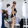 Le top model Doutzen Kroes en pleine séance photo sur la plage de Miami. Le 24 avril 2017.