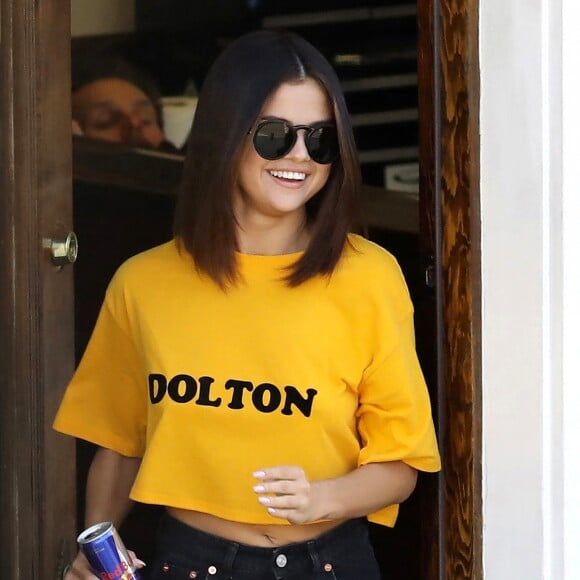 Exclusif - Selena Gomez à la sortie du salon de tatouage Shamrock Tattoo à West Hollywood. 09/04/2017 - Los Angeles