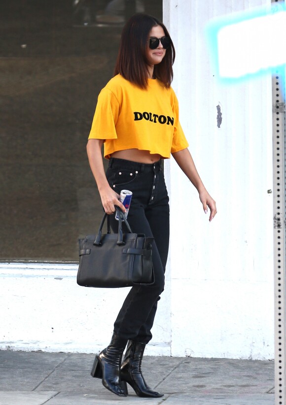 Exclusif - Selena Gomez à la sortie du salon de tatouage Shamrock Tattoo à West Hollywood. 09/04/2017 - Los Angeles