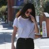 Selena Gomez va déjeuner avec des amis au restaurant "Gyu Kaku" à Los Angeles, le 31 mars 2017.