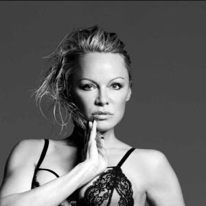 Pamela Anderson pose pour la campagne pour la marque britannique de lingerie sexy et de cadeaux coquins Coco de Mer à Londres, Royaume Uni, en Avril 2017.