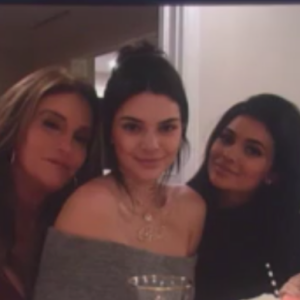 Kim Kardashian évoquant les tensions de la famille avec Caitlyn Jenner sur le plateau de l'émission "The Ellen DeGeneres Show" diffusée le 27 avril 2017 aux Etats-Unis.