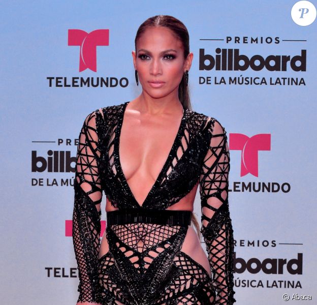 robe transparente a la tele