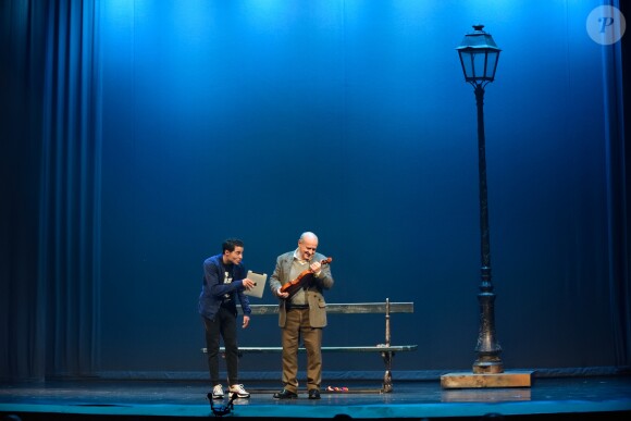 Exclusif - L'acteur Samy Seghir et Michel Jonasz  à la Soirée autour de la pièce de théâtre "Les fantômes de la rue Papillon" organisée par Les amis d'Elnet au théâtre du gymnase à Paris le 26 avril 2017. © Erez Lichtfeld / Bestimage